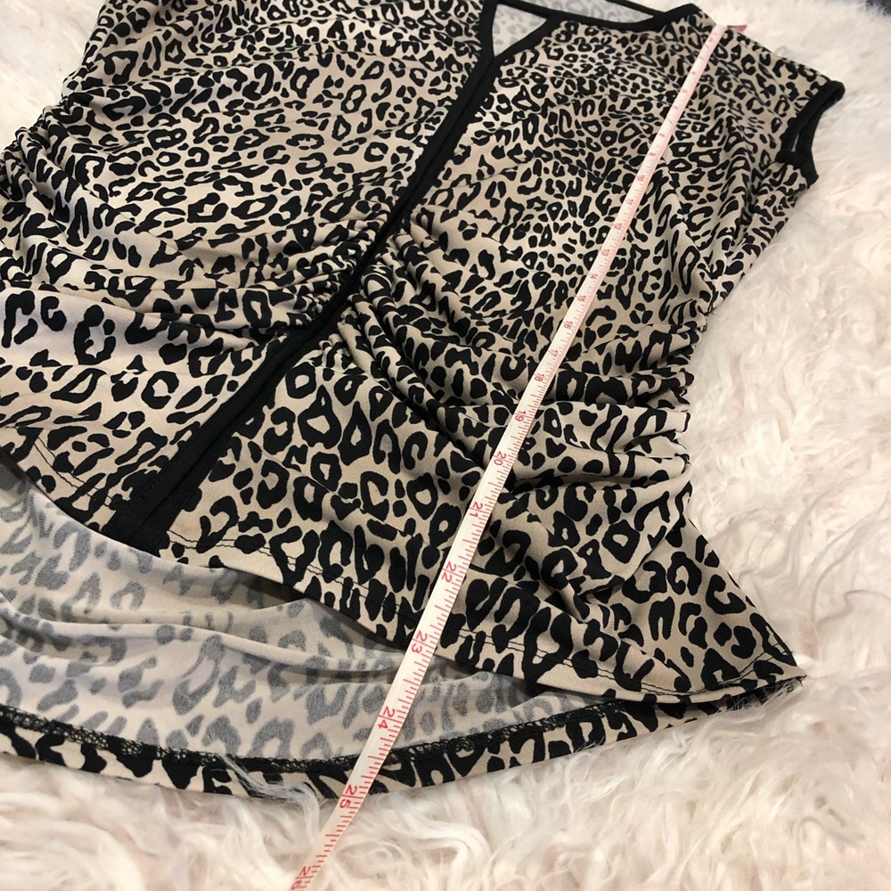 Vince Camuto leopard print top with ruching - Picture 5 of 8